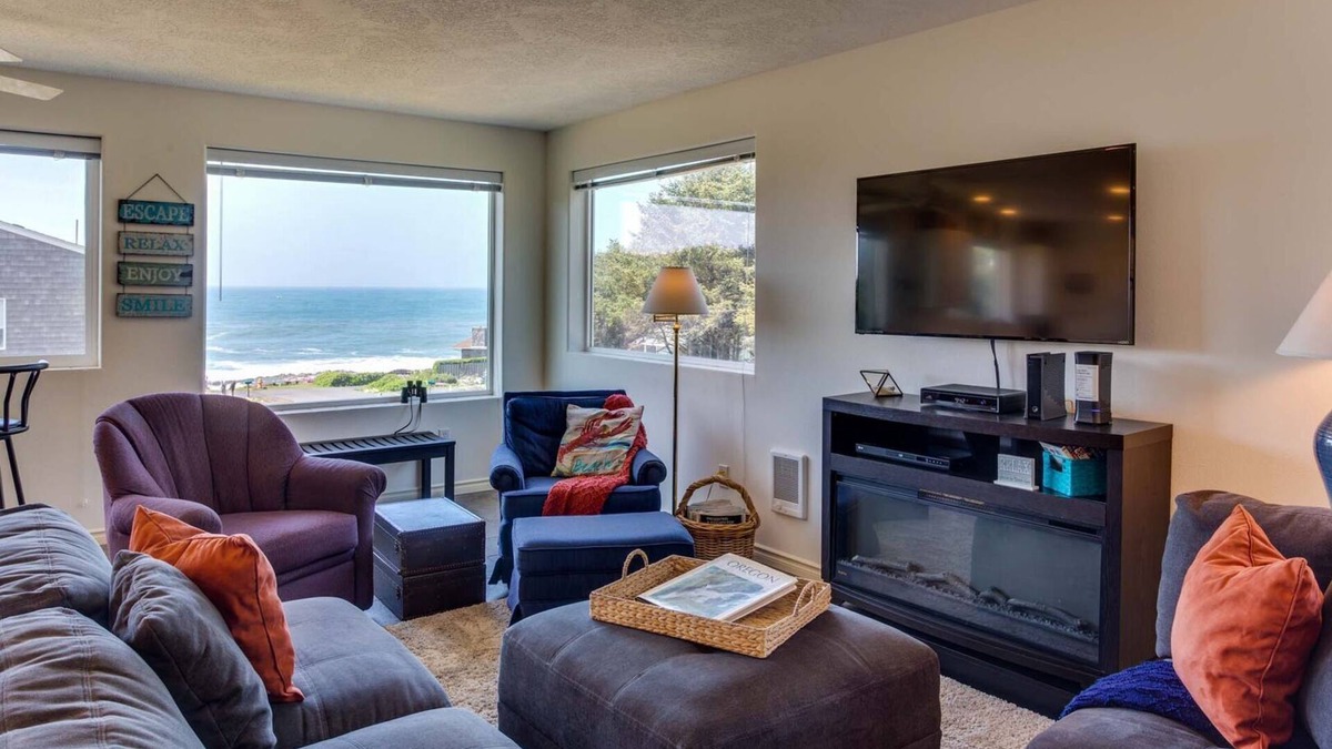 Yachats House | Ocean Views & Tide Pool Access! Dog Friendly! Yachats!