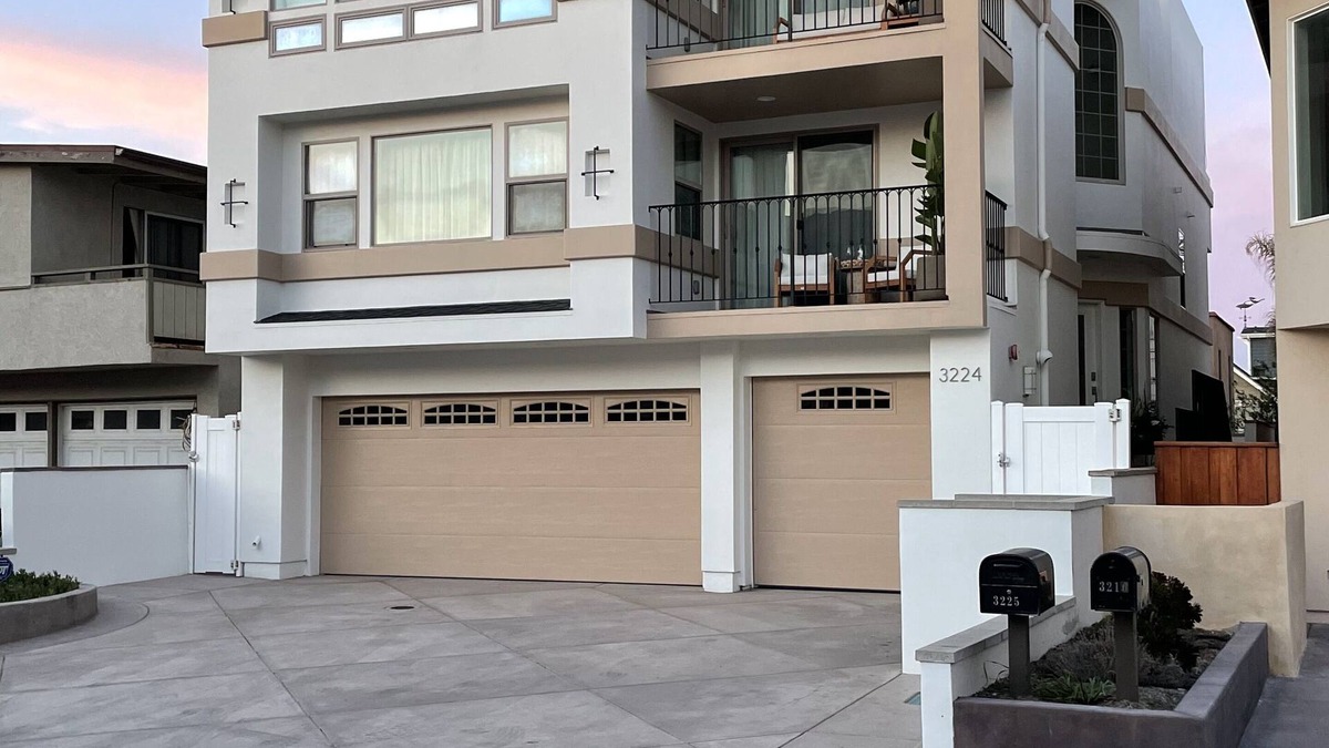 Hollywood House | OCEAN VIEWS