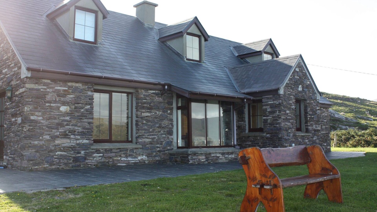Caherdaniel House | Ocean views, walk to beach from Pairc An Dreolin on The Ring of Kerry.