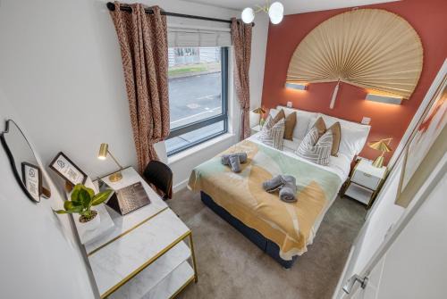 Southampton City Centre Apartment | Ocean Village 1-Bedroom Luxurious, Stylish & Cosy Apartment, Central Location in Southampton, Sleeps 4 - by Blue Puffin Stays