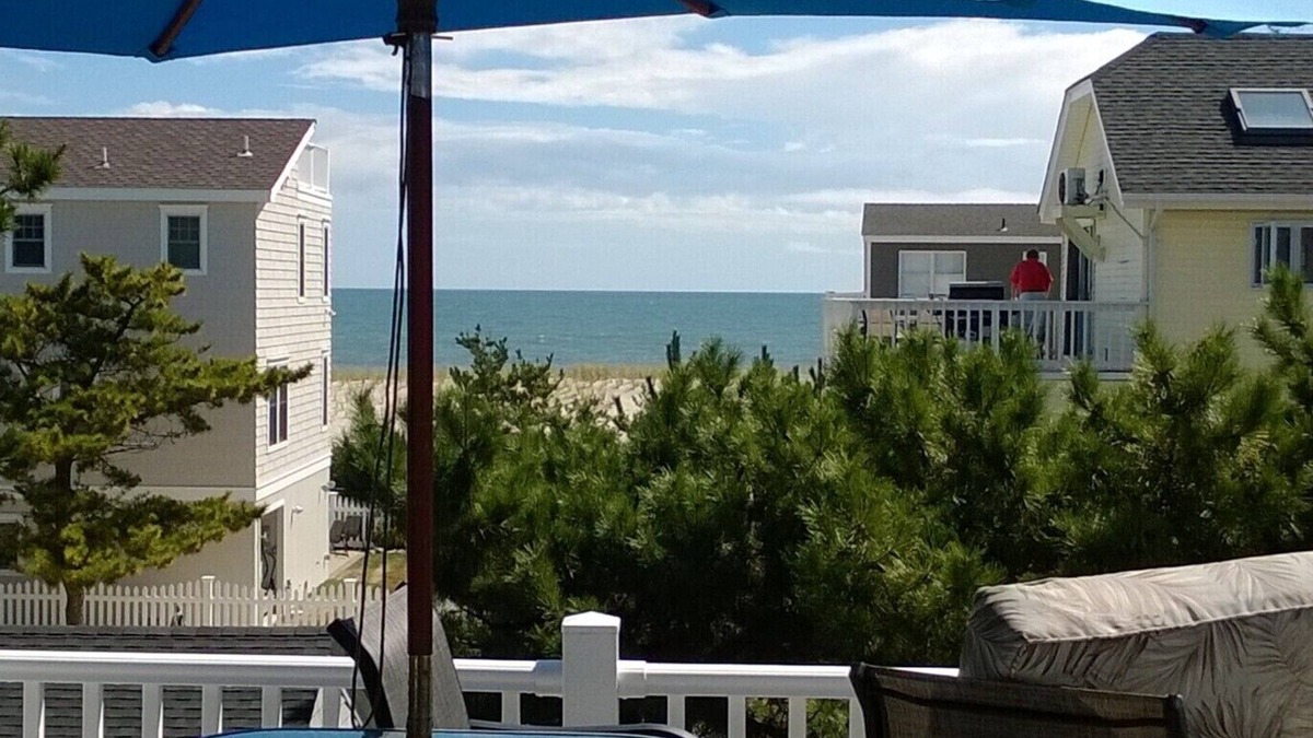 Beach Haven House | Oceanblock Contemporary Home in Center of Beach Haven! 5 Bdrm