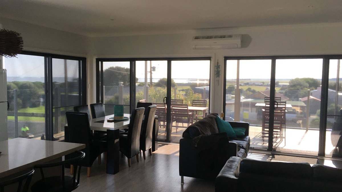 Blackfellows Caves House | Oceanbreeze-Seaside getaway
