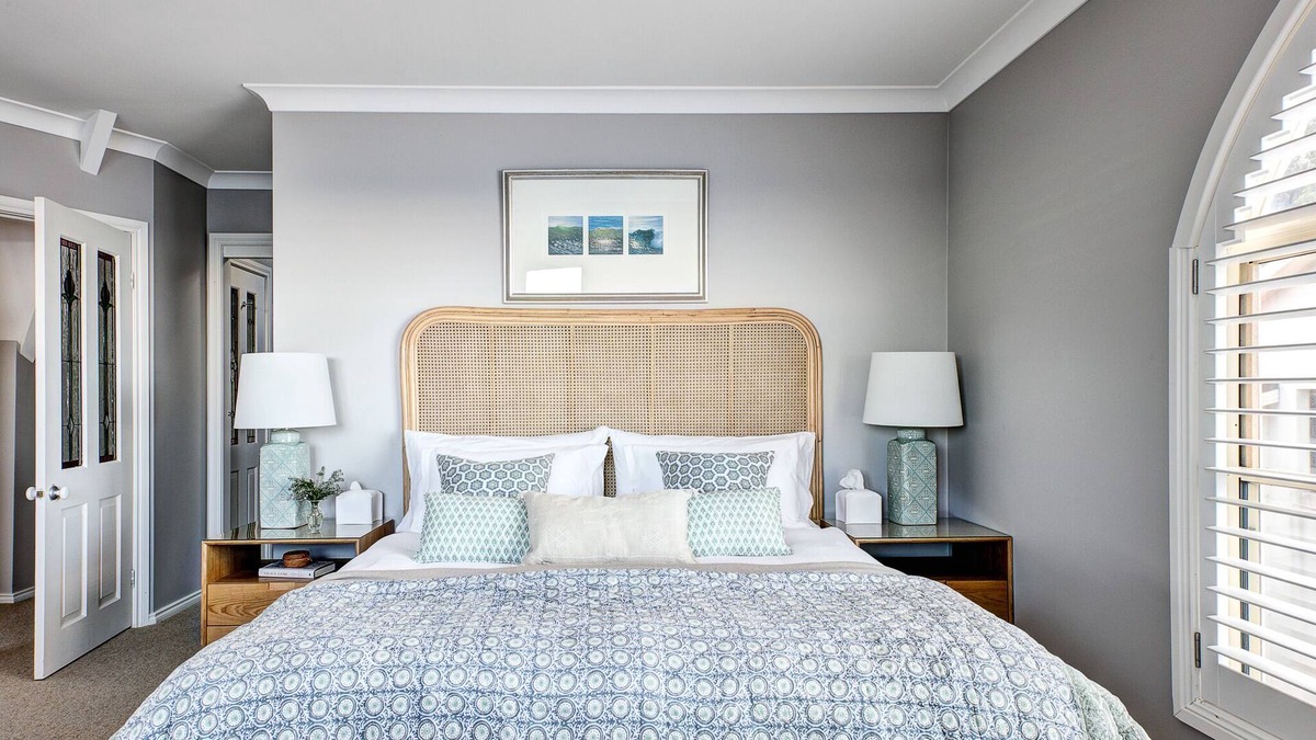 Forresters Beach Apartment | Oceanfront Beach House
