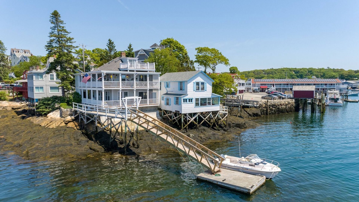 Boothbay Harbor Apartment | Oceanfront 2 bedroom unit on The Harbor