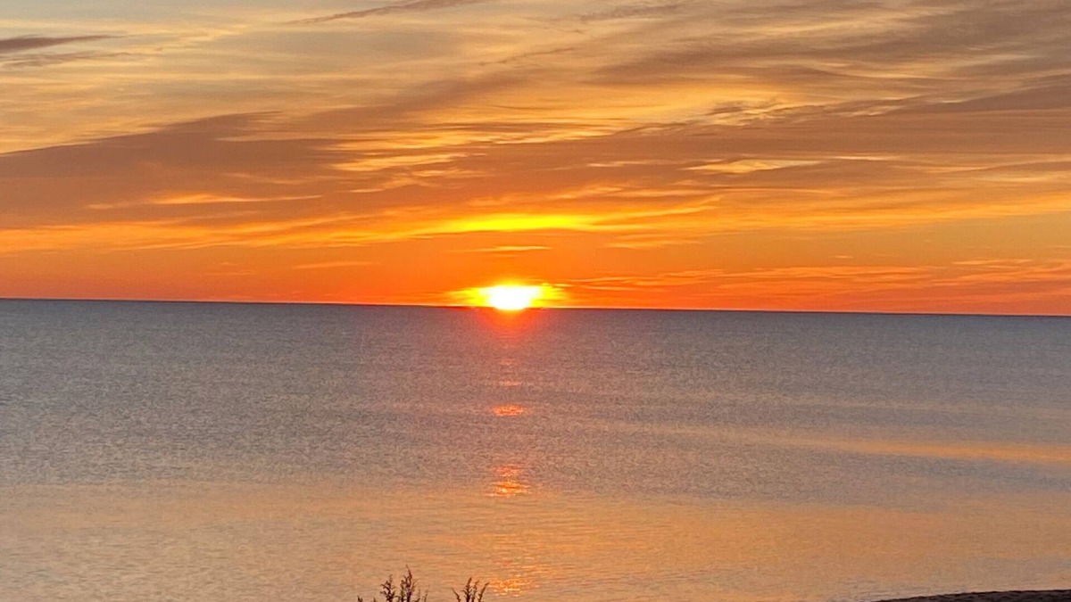 Salisbury Beach Condo | Oceanfront! 2 bed, 1 bath Condo with ocean and sunrise views- AC and WiFi