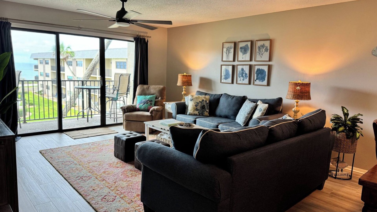 Breakers Condo | Oceanfront 2 bed/2 bath condo, top floor (3rd), fully equipped