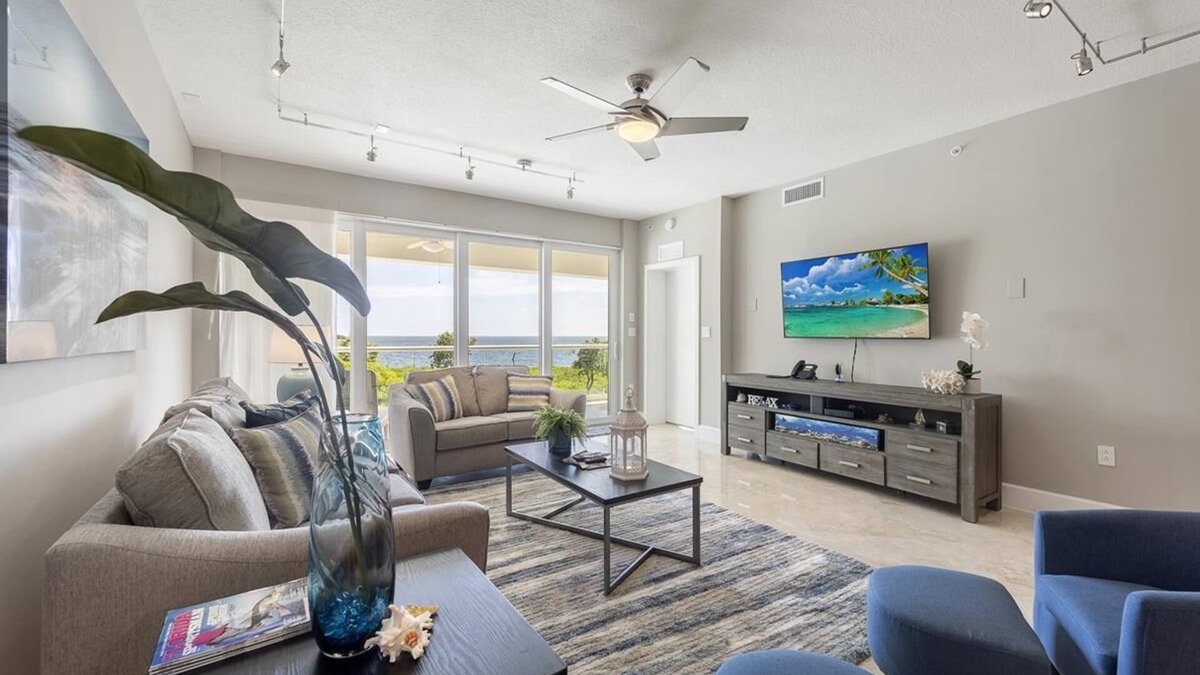 Rock Harbor Condo | Oceanfront 2BR/2.5BA Mariner's Club Villa 522 with Oasis Pool, Marina, Game Room & More