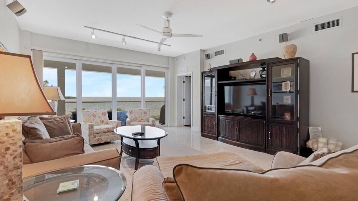 Rock Harbor Condo | Oceanfront 2BR/2.5BA Mariner's Club Villa 532 with Oasis Pool, Marina, Game Room & More