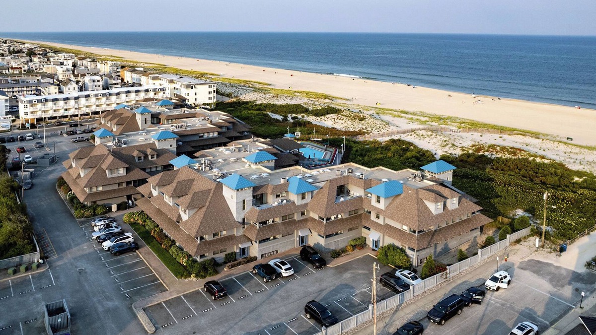 Ship Bottom Condo | Oceanfront 3 bed 2 bath Condo, Pool, Pvt Bch Access