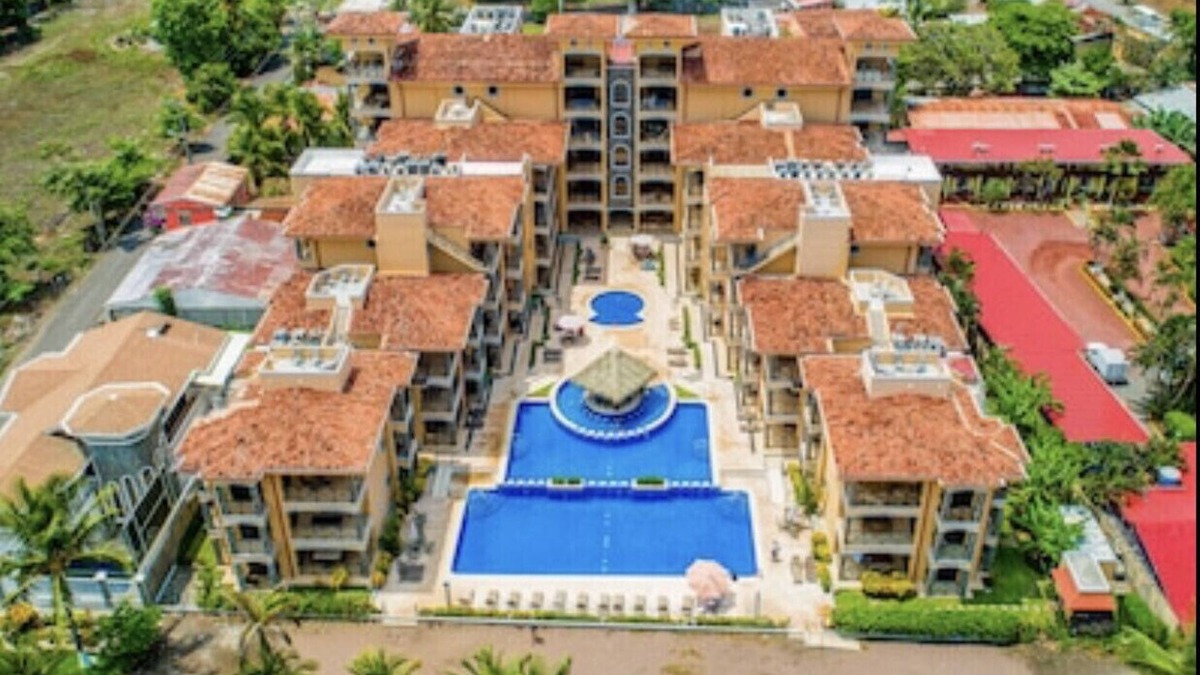 Barrio Los Villalobos Condo | Oceanfront 3BDR condo on the beach