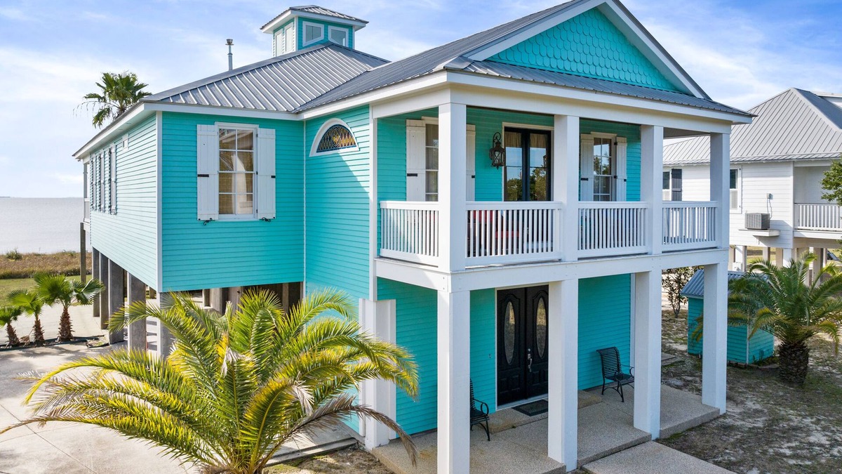 Ocean Springs House | Oceanfront 3BR/2BA. Sleeps 10. Private Beach. Gulf Views. Ocean Springs