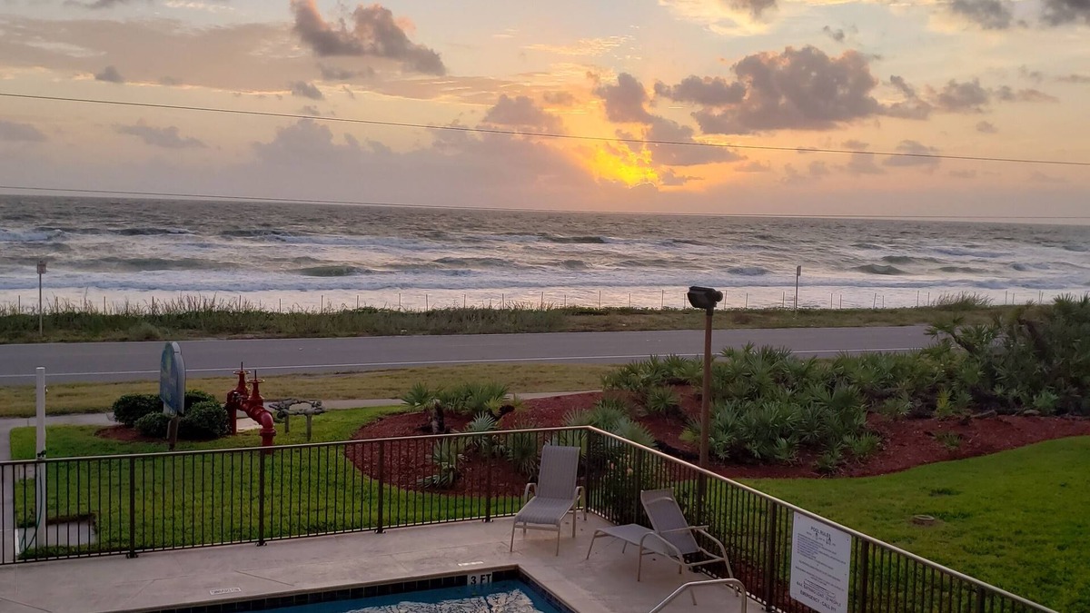 Glenwood Condo | OCEANFRONT 3BR/2BA sleeps 8. Updated amenities, with balcony. Beach & pool view.
