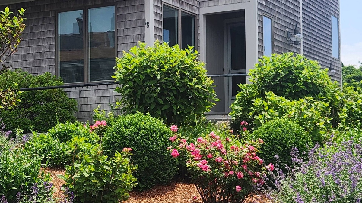 Hyannis Condo | Oceanfront 3BR condo. Say no to hotels, yes to a home! 1600 ft supplies included