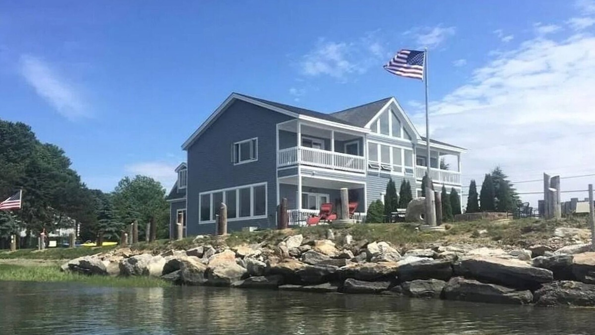 Mid-Coast and Islands House | Oceanfront 4 bed, 3 bath colonial beach home, right on Casco Bay!