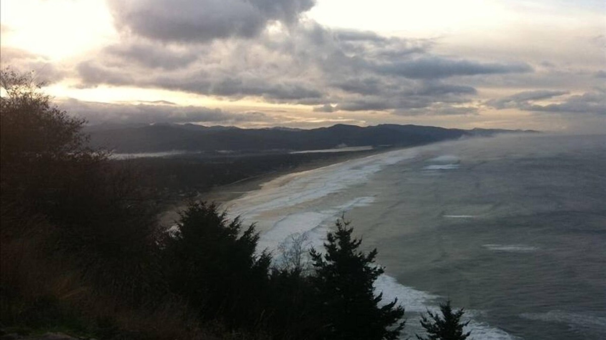 Manzanita House | Oceanfront 6BR Home in the Heart of Manzanita. Escape Your Troubles Here!