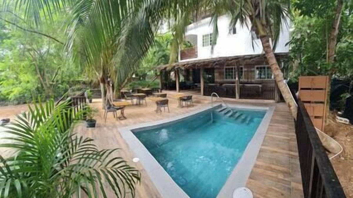 West End House | Oceanfront 9BR Cabin with Pool + Direct Sea Access, Group Paradise"