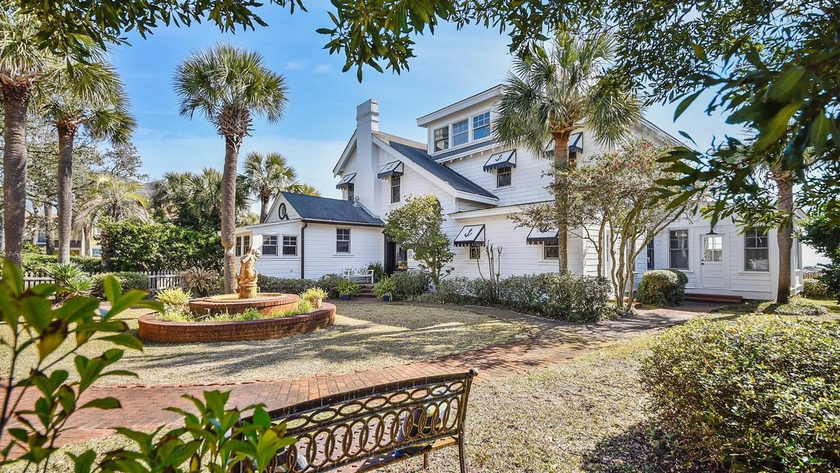 Golden Mile House | Oceanfront Alta Mira on the Golden Mile