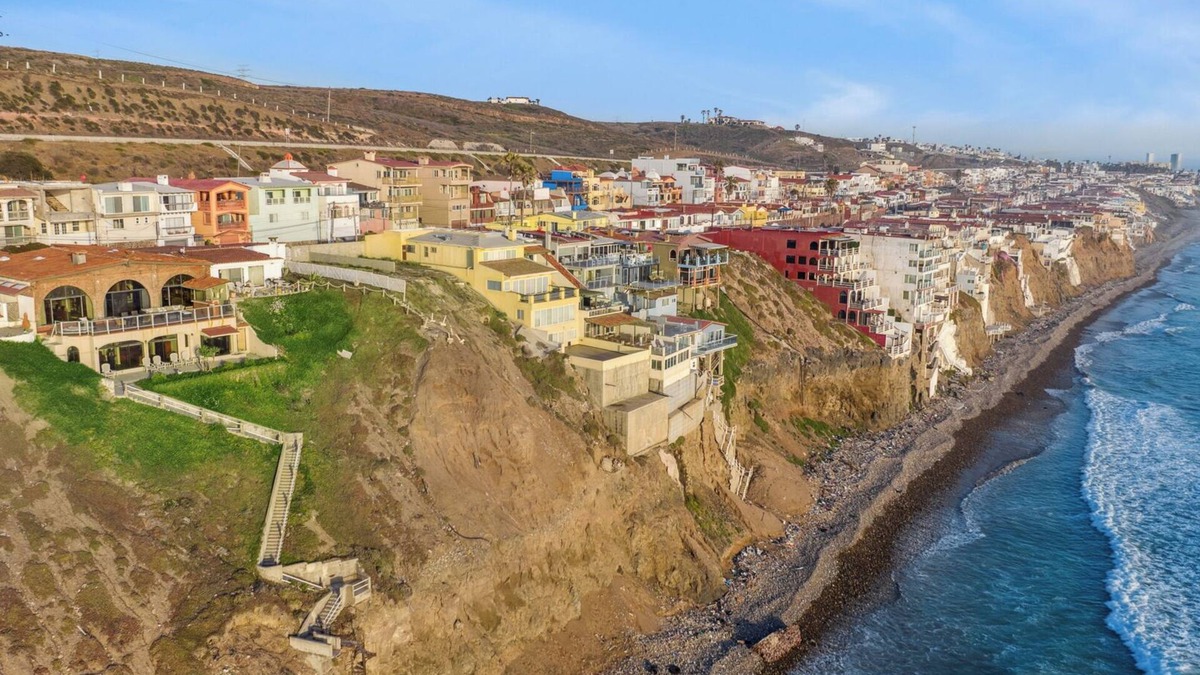 Playas De Tijuana House | Oceanfront Bliss in Playas de Rosarito 4BR Villa w/Wi-Fi, A/C & Stunning Views
