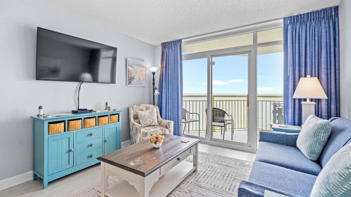 Crescent Beach Condo | Oceanfront Balcony - 1BR - 1BA - Kitchen - W&D