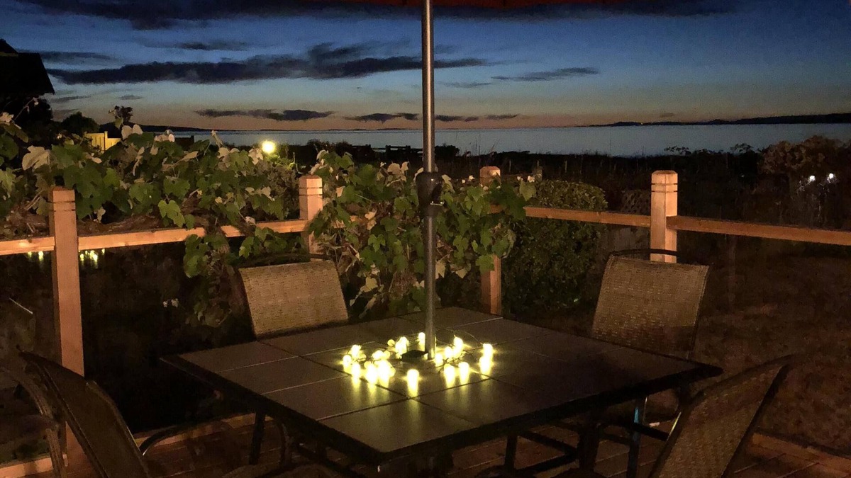 Regional District of Nanaimo House | Oceanfront Beach House Available for 30+ Day Rentals - Great Monthly Rates!