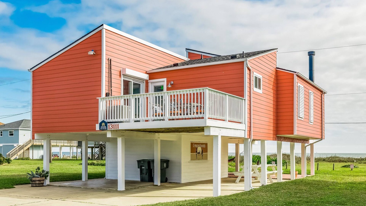 Bermuda Beach House | Oceanfront Beach House w/Beach View, Beautiful Decor, Free WiFi, Central A/C