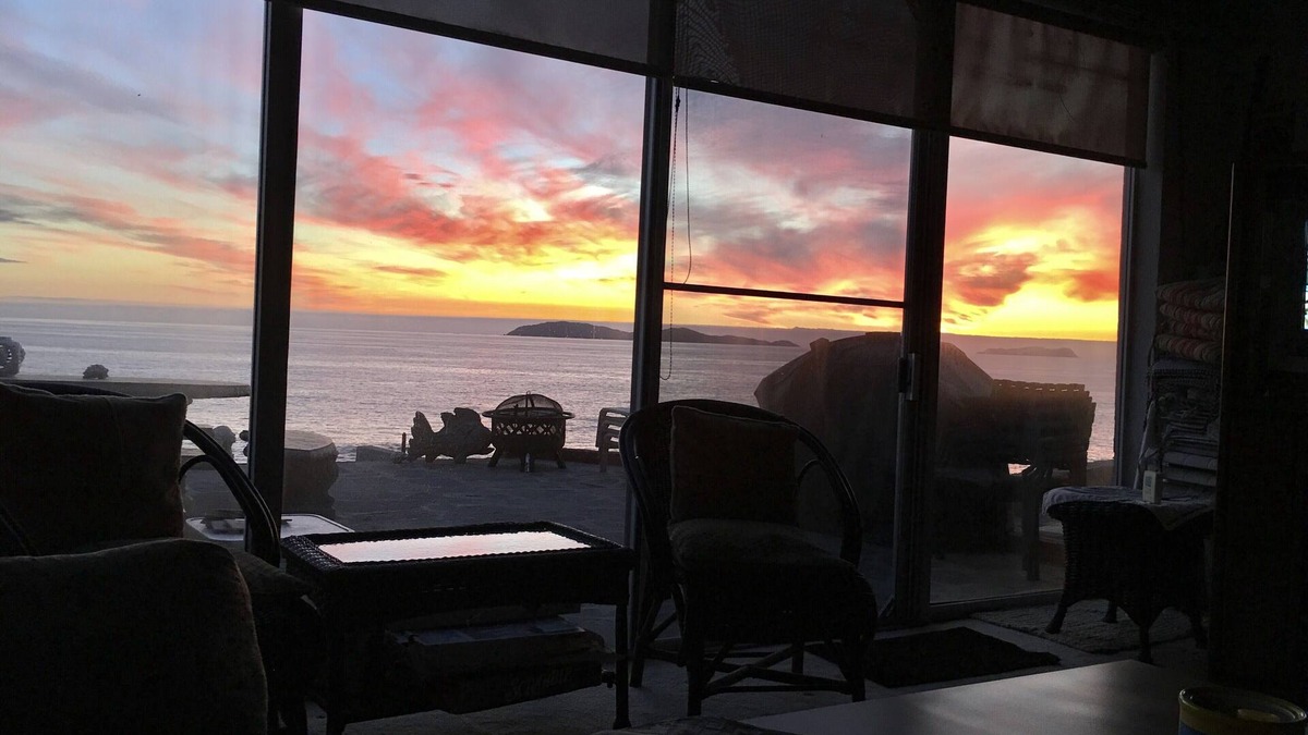 Playas De Tijuana House | Oceanfront, Beautiful view, Romantic, Extra large, Relaxing, Near to Golfing.