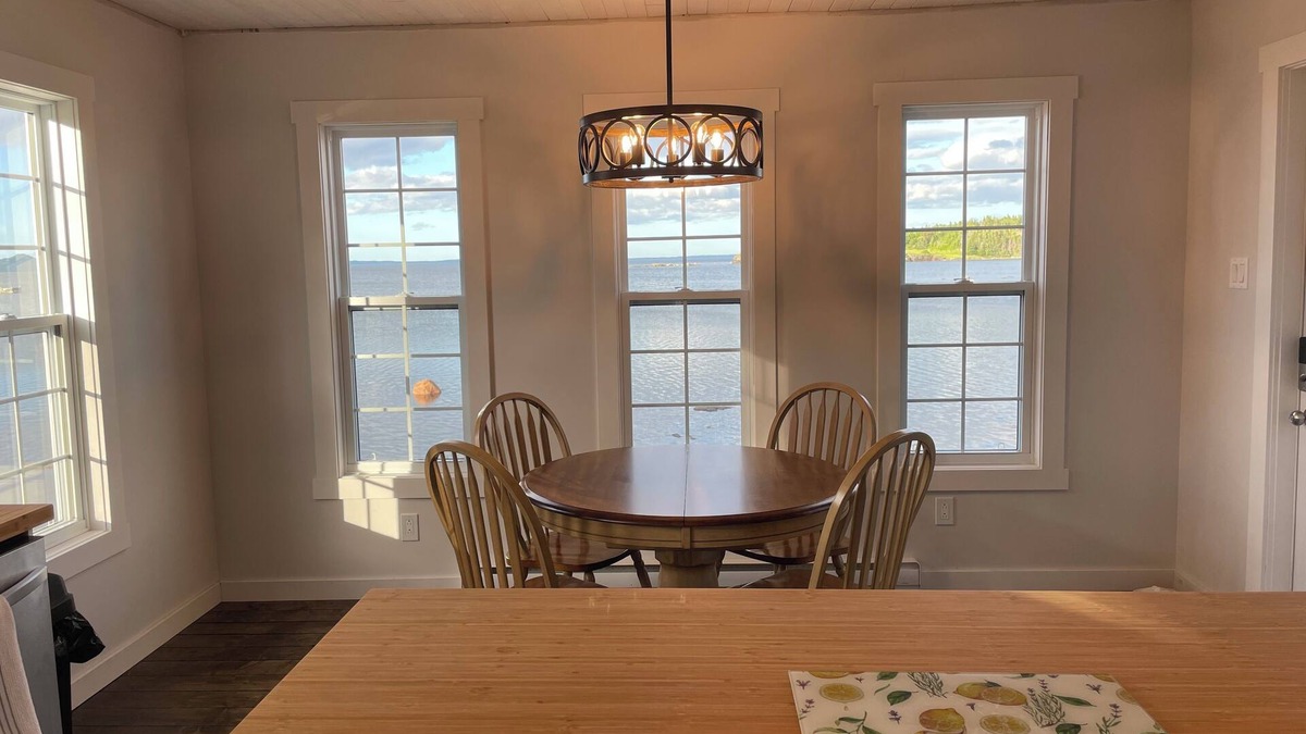 Embree House | Oceanfront clapboard cottage - a great central location!