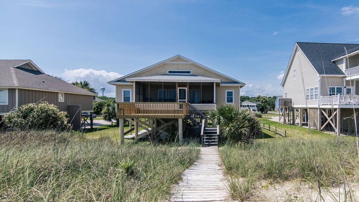 South Carolina Lowcountry House | Oceanfront Classic w/Screened Porch & Sun Deck; Cable TV & WiFi