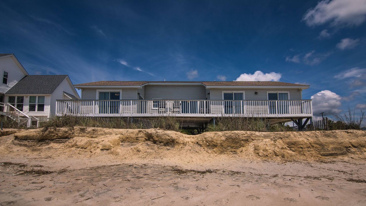 Edisto Island House | Oceanfront Classic w/Screened Porch & Sun Deck; Cable TV & WiFi; Conveniently Located