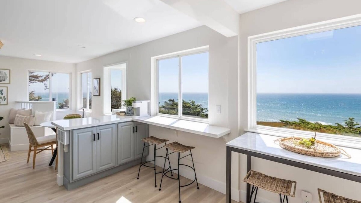 Moss Beach House | Oceanfront Coastal Home with Breathtaking Views – Hiking, Beaches & More