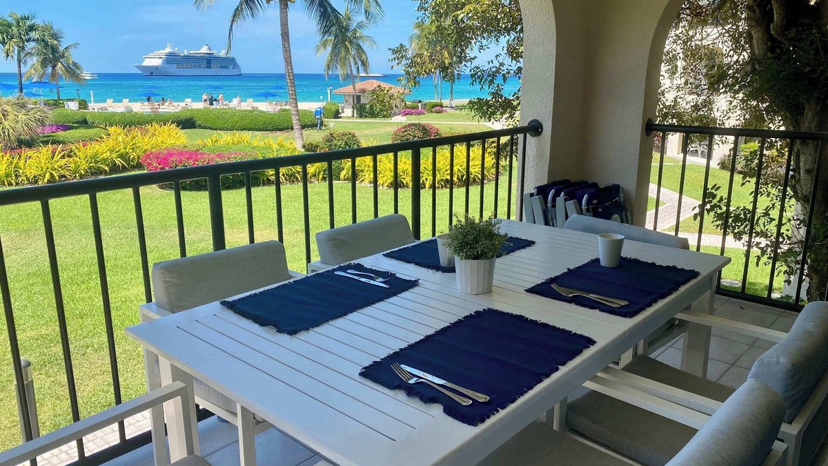 Seven Mile Beach Apartment | Oceanfront Condo on Seven Mile Beach