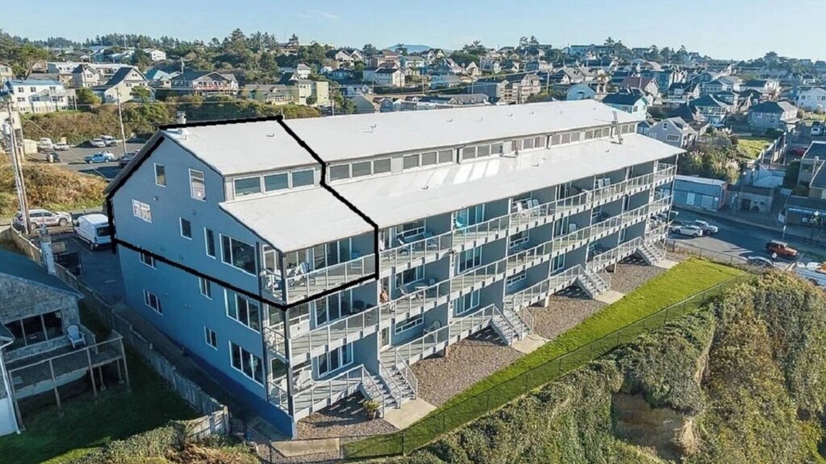 Newport Condo | Oceanfront Condo: Panoramic View, Jacuzzi Tub, Romantic Nye Beach Getaway