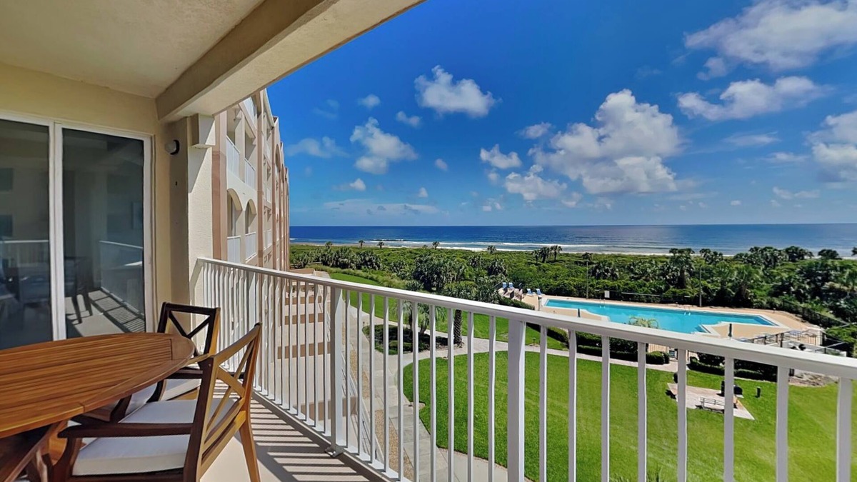 Palm Coast Condo | Oceanfront Condo with Pool, Balcony and Beach Access