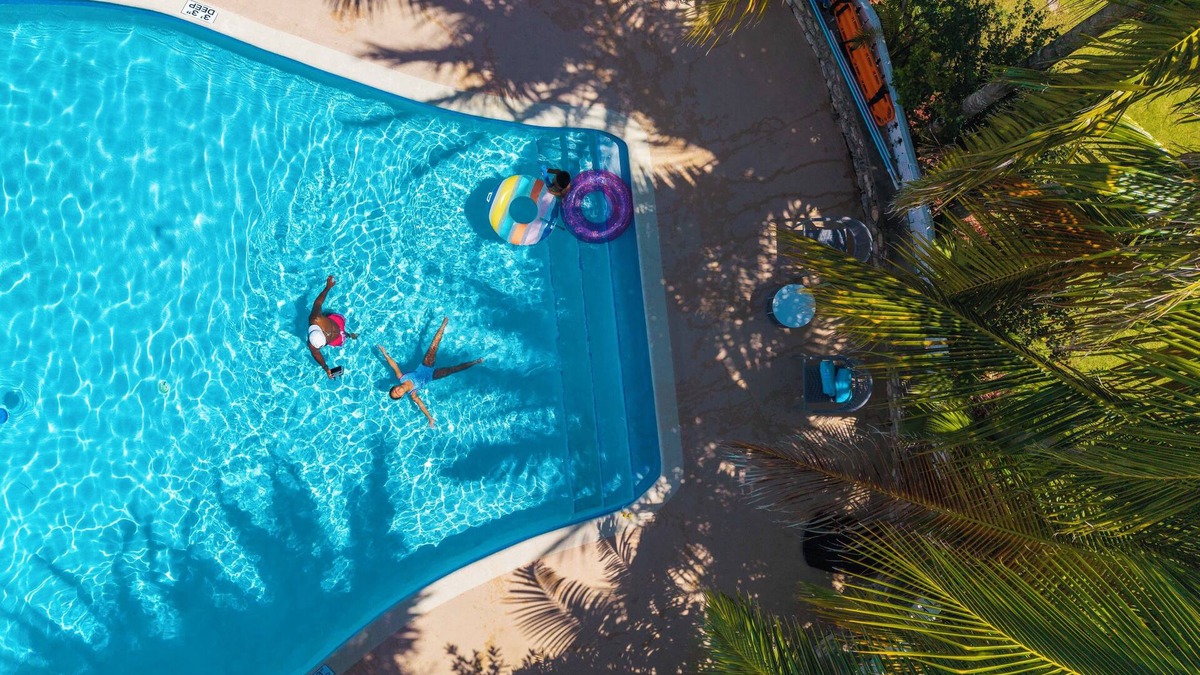 Salt Gut Villa | Oceanfront, Cook, 15min OchoRios, Butler, Housekeeper, Kayaks and Snorkels, Pool