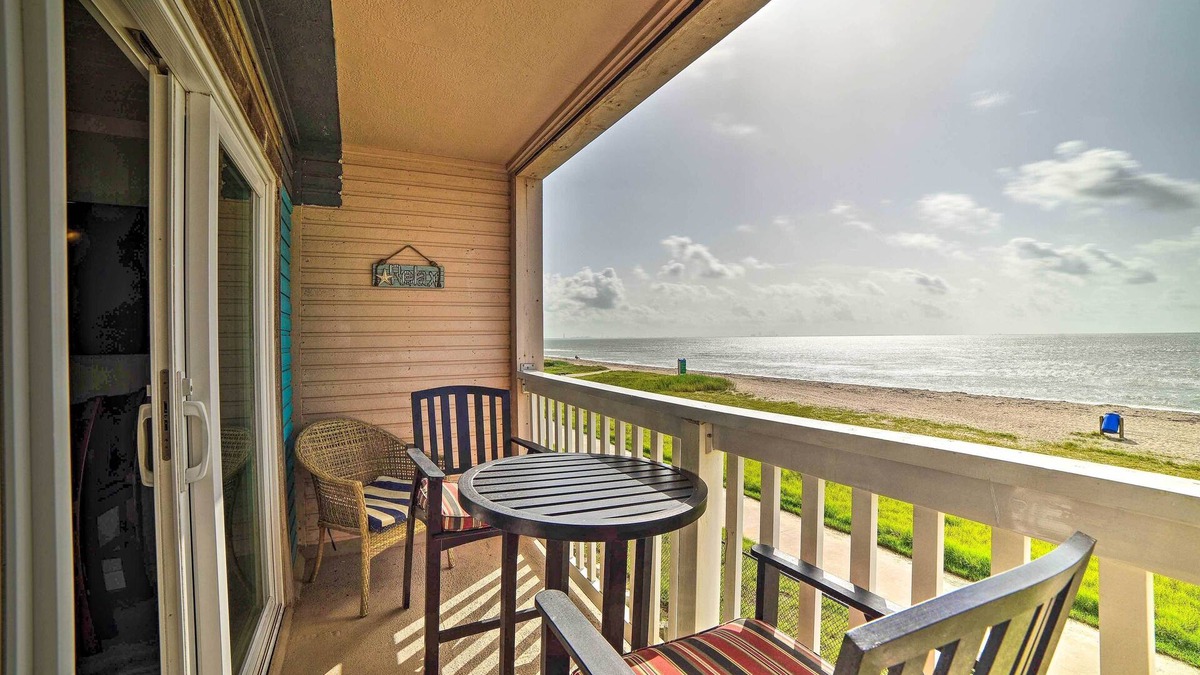 North Beach Condo | Oceanfront Corpus Christi Escape w/Community Pool