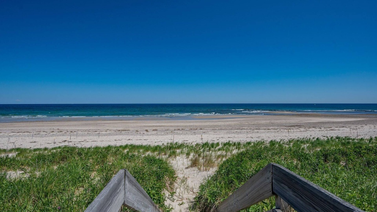 East Sandwich Cottage | Oceanfront cottage in Cape Shore Village, a private Association on Cape Cod Bay