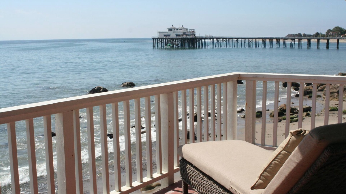 Eastern Malibu Apartment | Oceanfront Cottage on Carbon Beach -Sea Lion