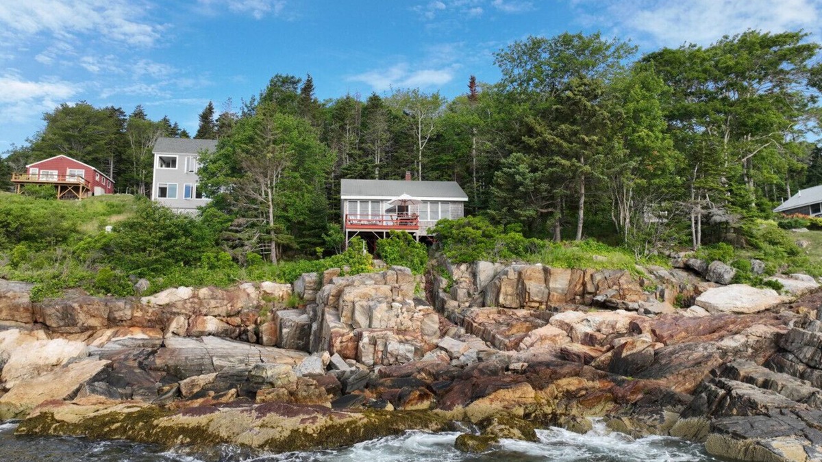 East Boothbay Cottage | Oceanfront Cottage with Panoramic Views | "On the Rocks" Boothbay, Maine