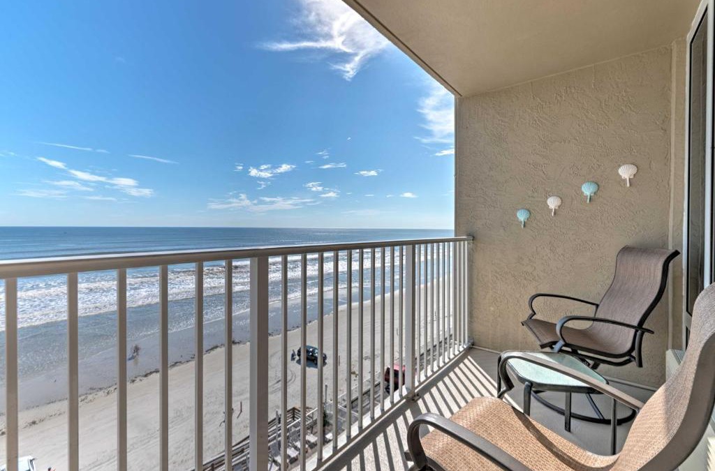 Daytona Beach Shores Apartment | Oceanfront Daytona Beach Studio with Balcony!