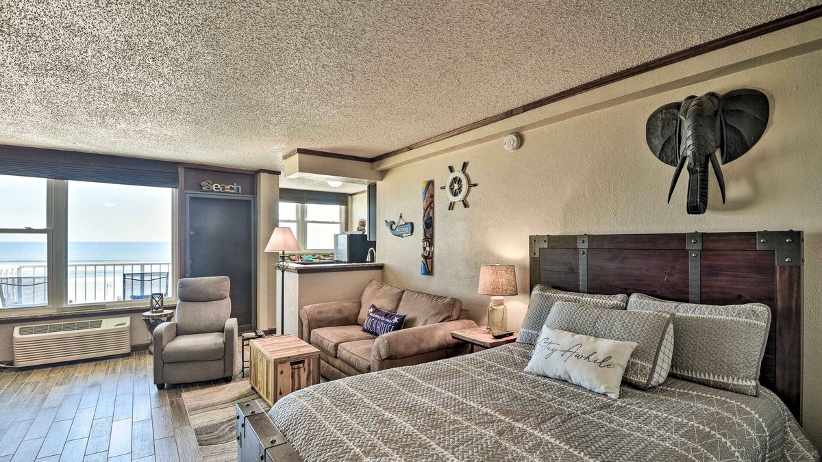 East Daytona Apartment | Oceanfront Daytona Beach Condo w/New Pool!