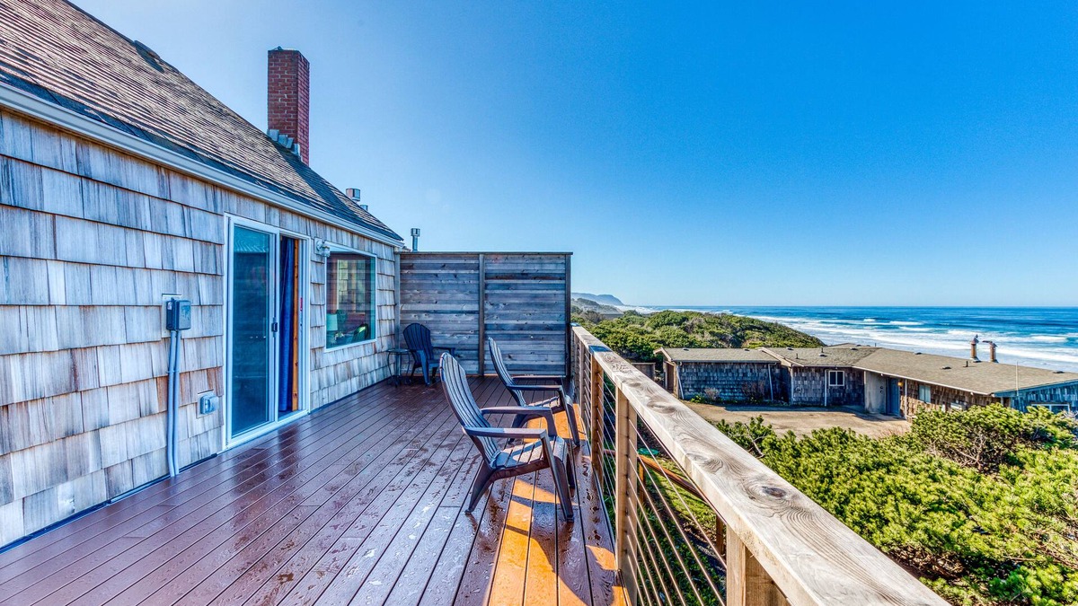 Edgewater Shores Cottage | Oceanfront dog-friendly home with hot tub, amazing view & path to beach