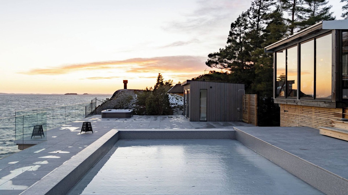 Stavsnas House | Oceanfront Escape with Sauna & Jacuzzi