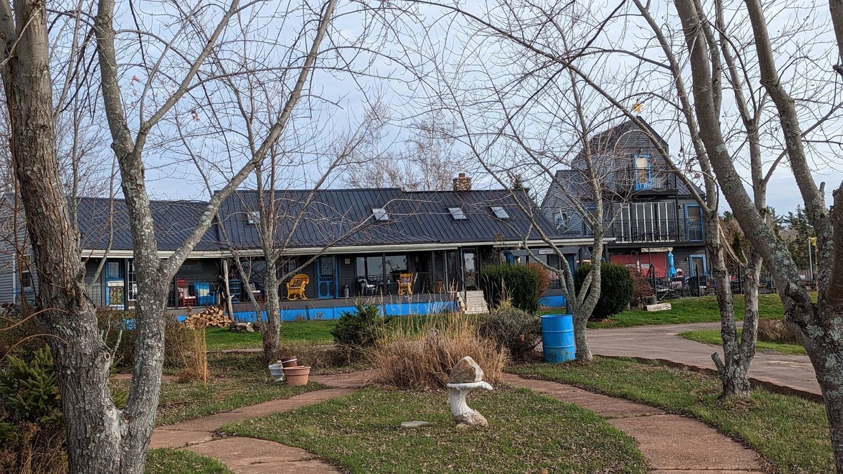 Grand-Digue House | Oceanfront "funky" house with outdoor pool and tiki bar