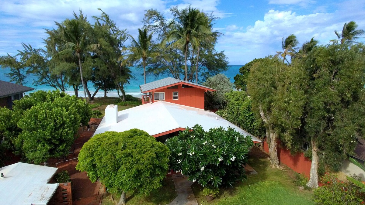 Waimanalo House | Oceanfront Gem! Steps to Award-Winning Waimanalo Beach – Private Home + Cottage