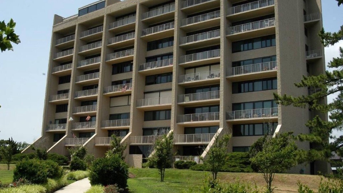 North Shores Condo | Oceanfront Getaway: 2BR Condo w/Private Beach & Pool Near Cape Henlopen!