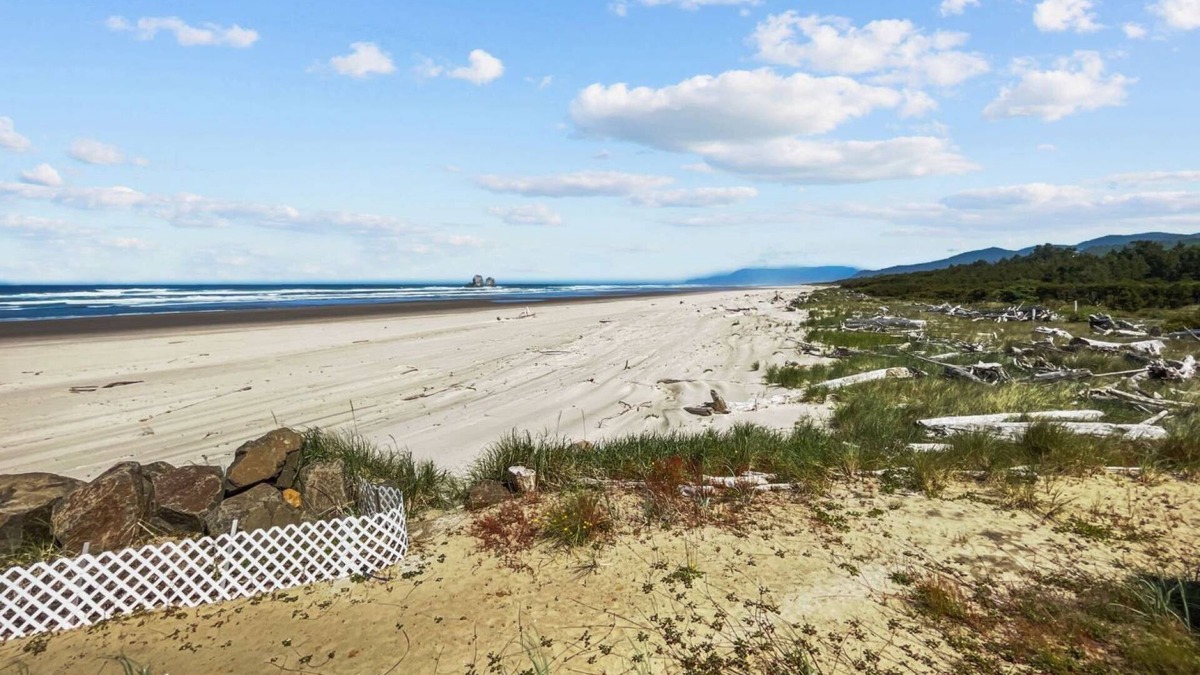 Rockaway Beach House | Oceanfront Getaway, Stunning Views, Pet Friendly, Spacious Deck, Steps to the Beach