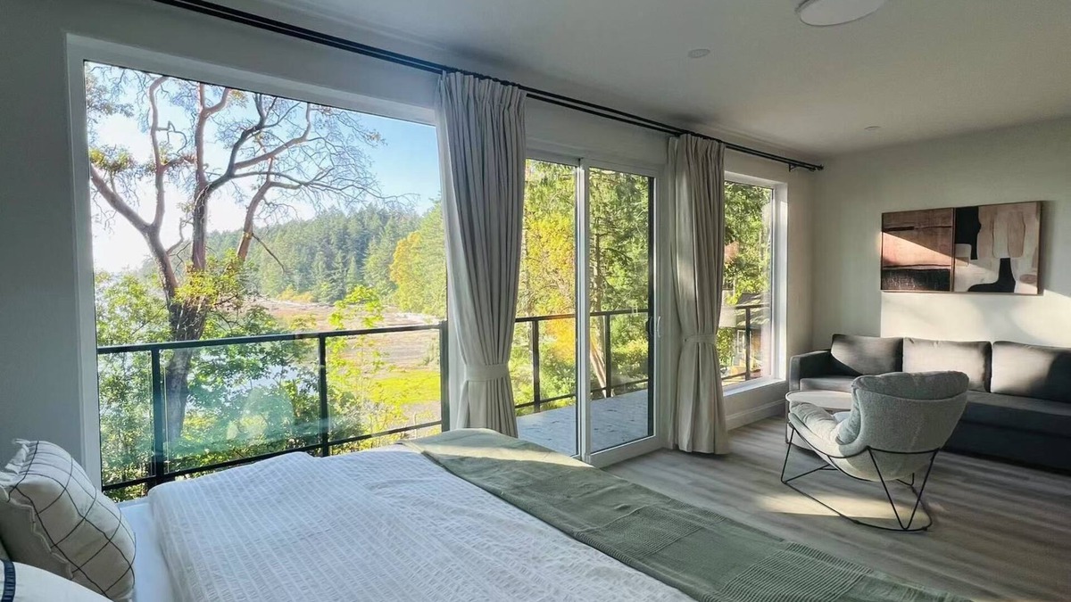 Yellow Point House | Oceanfront Guest Floor with King beds/Beach access