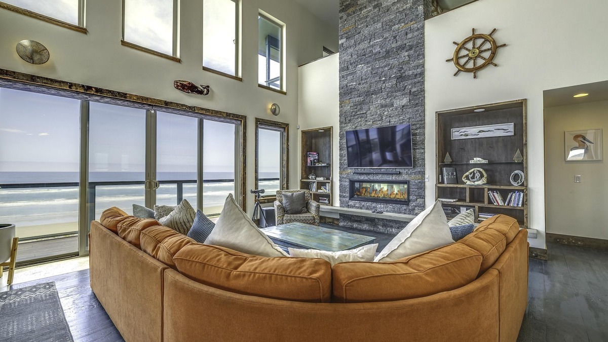 South Beach House | Oceanfront Home w/Hot Tub, Sauna, 8 Mi to Newport