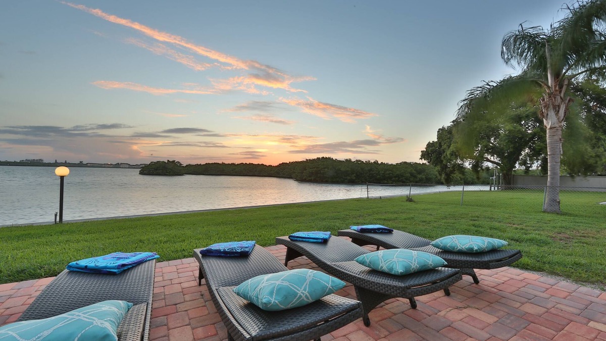 Vamo House | Oceanfront home w/sunset views of Sarasota Bay