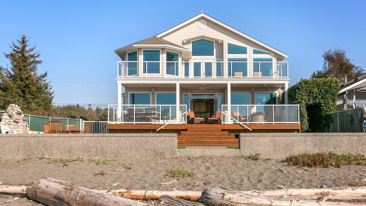Ferndale House | Oceanfront Home with Amazing Views, and Easy Beach Access